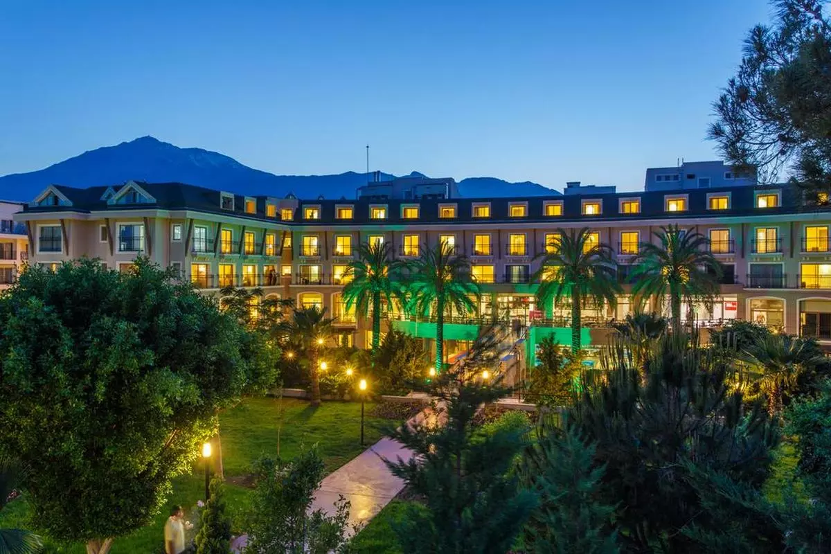 LUCIDA BEACH NIGHT VIEW (Copy).jpg